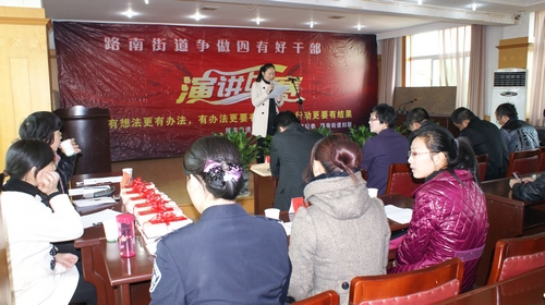经过激烈的角逐后,长浦小学的郑卫琴荣获一等奖.